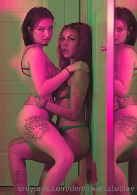 Demii Starr model high quality pic