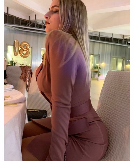 Imkekka naked model gallery