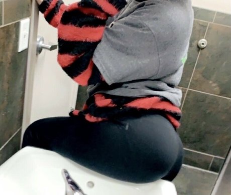 topofthescoreboard nudes model img