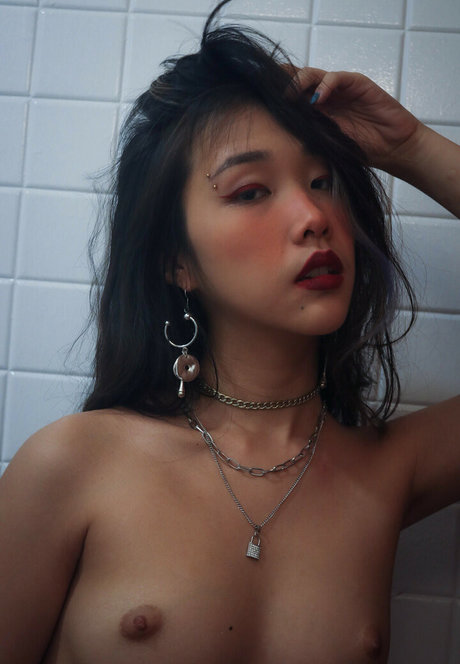 Aloebambi exclusive pornstar picture