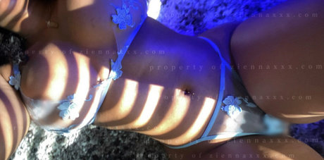 Ziennaxxx model top pictures