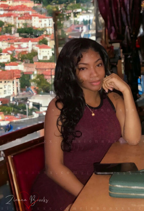 Ziennaxxx naked pornstar galleries