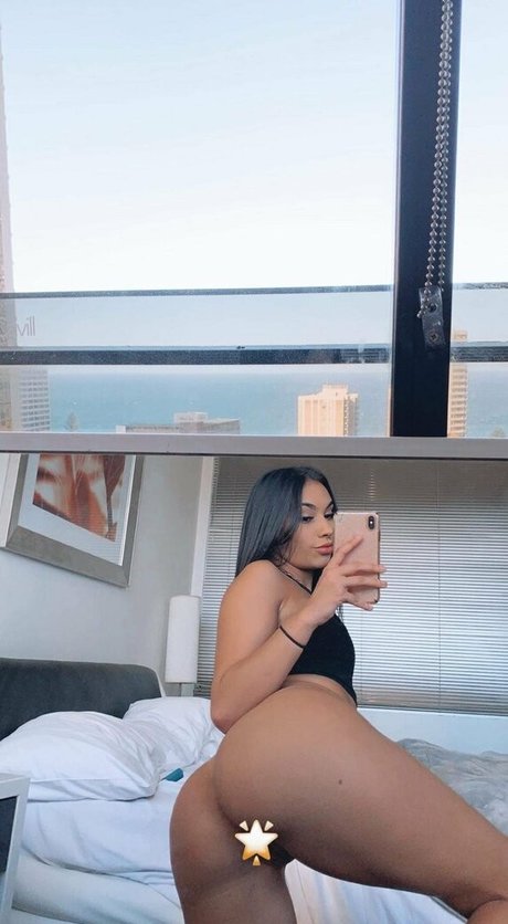 Halleyoungg model art images