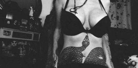 SilentMary model top galleries