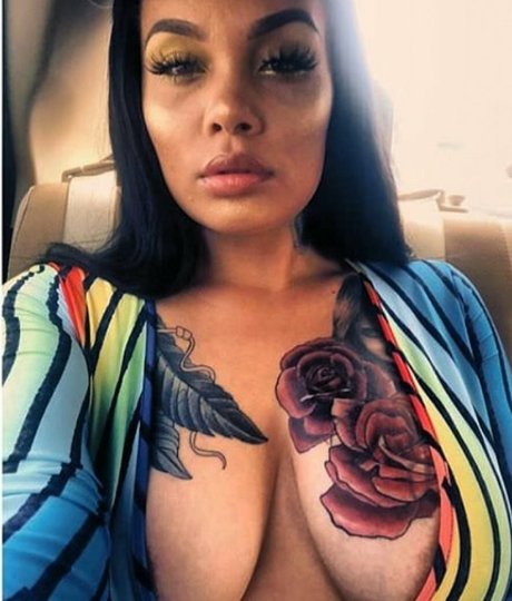 SaraGold star adult images