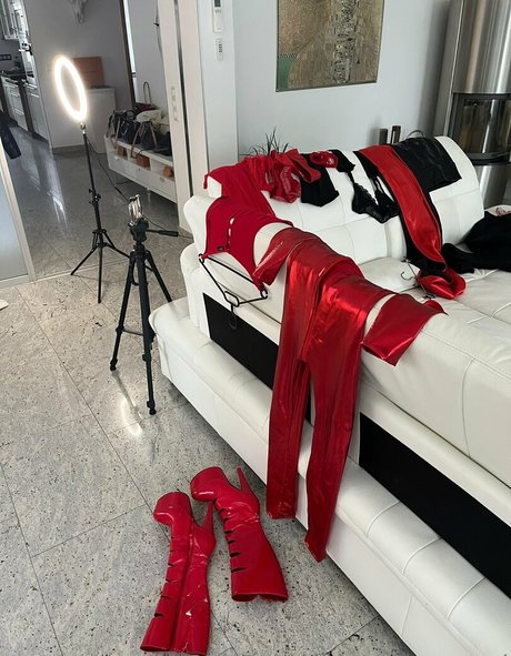 thirteenmel hot actress photos