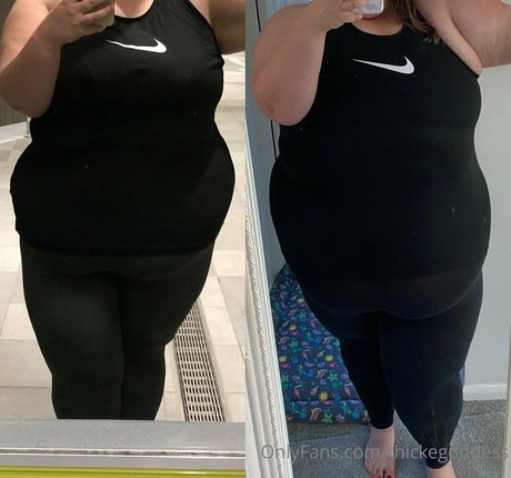 thickegoddess model adult picture