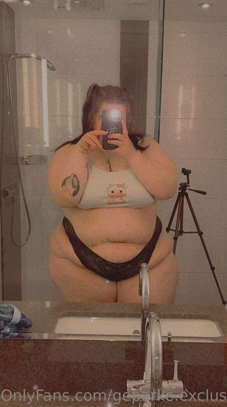 perla exclusive beautiful actress image