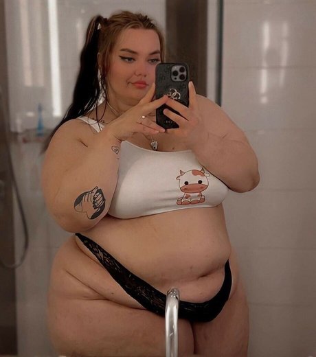 Wero7 7 7 erotic model picture