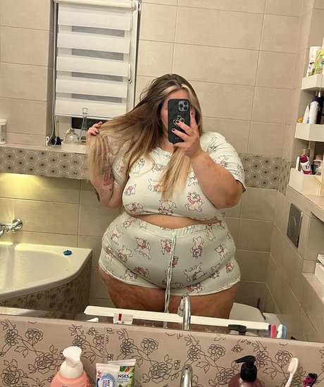 Wero7 7 7 model adult photos