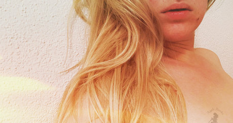 x y tothe zee nudes model picture