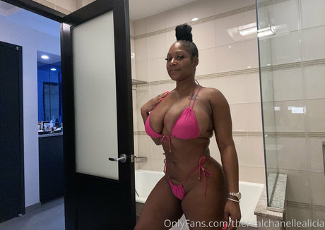 therealchanellealicia exclusive model pictures