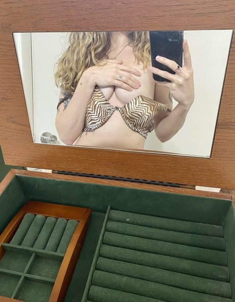 xtinaricci free star pic