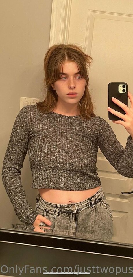 justtwopussies exclusive model pictures