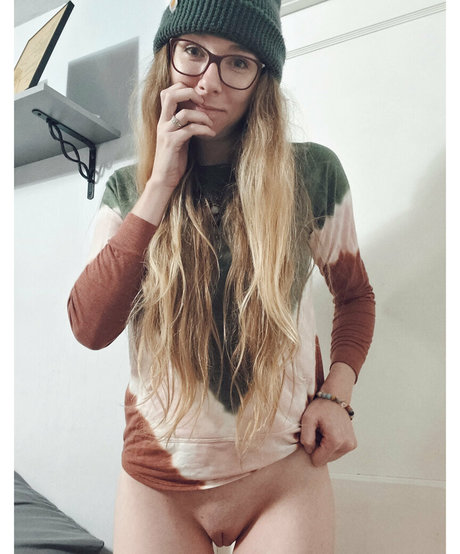 carrymeinabucket model free gallery