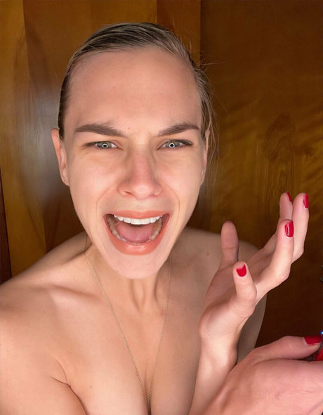 toadlips87free actress pic