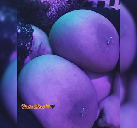 octoberblack23 top model pics