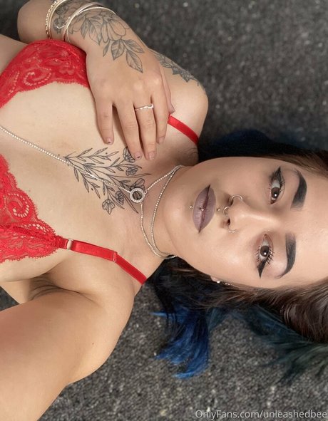 unleashedbee model erotic galleries