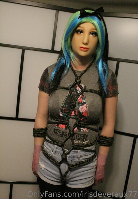 irisdeveraux77 model adult images