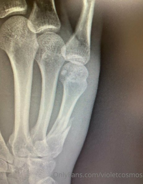 violetcosmos naked actress pic