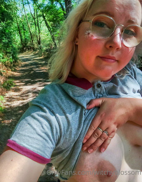 witchyblossom star hot image