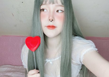 sally wu nudes actress photo