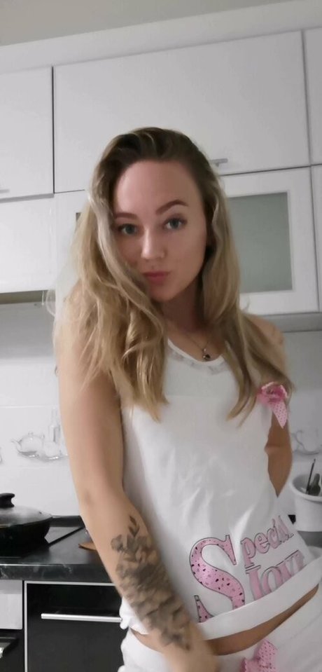 alinalovely model free photo