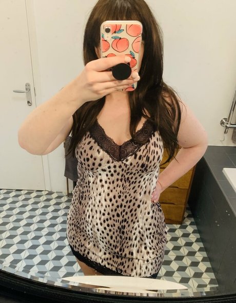 mia with the rear model exclusive img