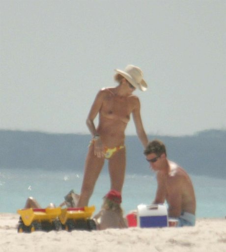 Elle Macpherson star free gallery