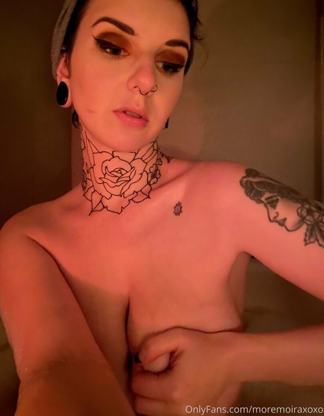 moremoiraxoxo star naked galleries