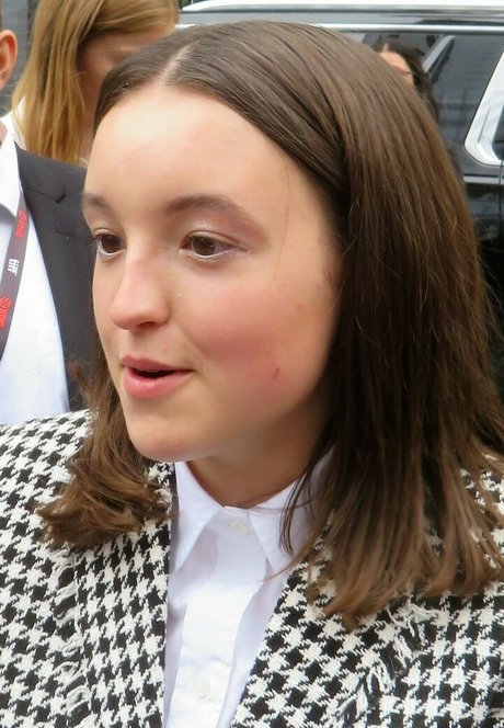 Bella Ramsey model pornographic photos