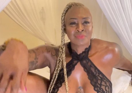 Monna White top actress pic