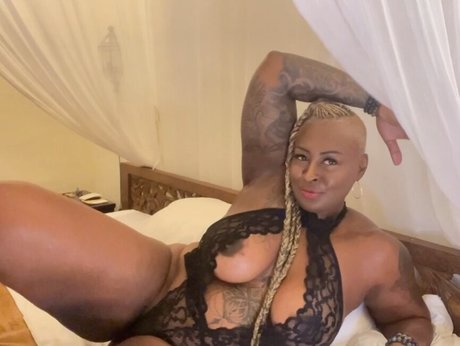 Monna White Profile pic