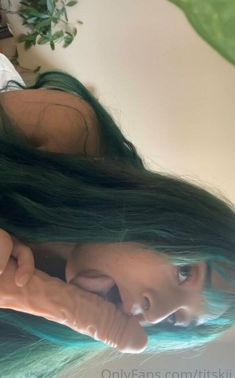 titskiii pornographic actress img