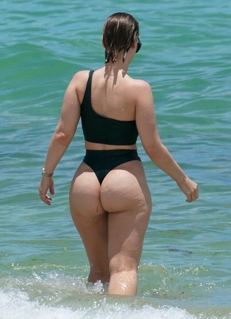 Bianca Elouise hot actress photos