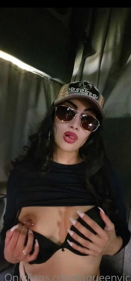 laqueenvic pornstar naked images