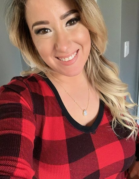 Goddessluna106 beautiful model image