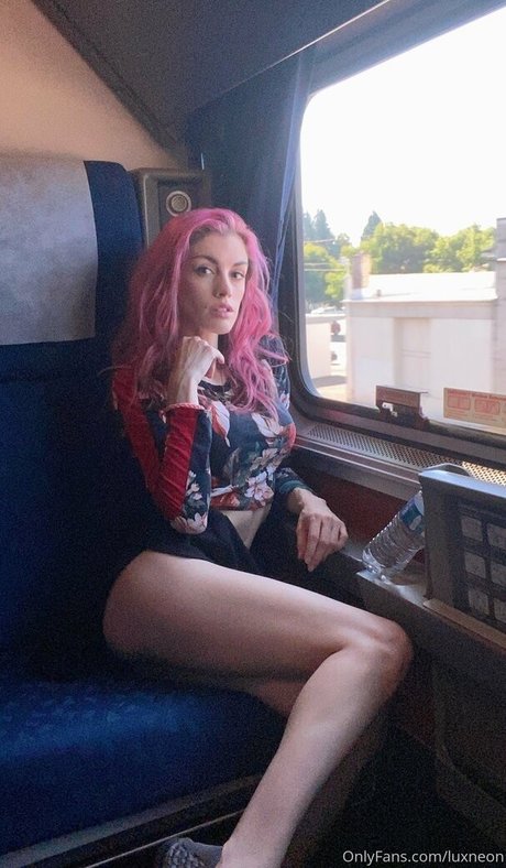 Luxneon porn actress photo
