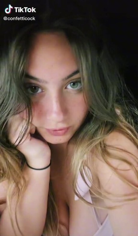 Vangie sex model pic