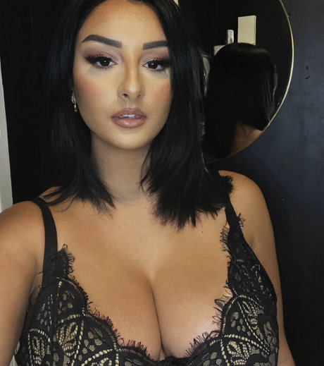 am hailil xxx model photos