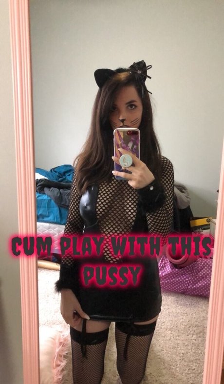 CaseyTasty naked model img