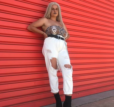 Mirra R pretty actress photos