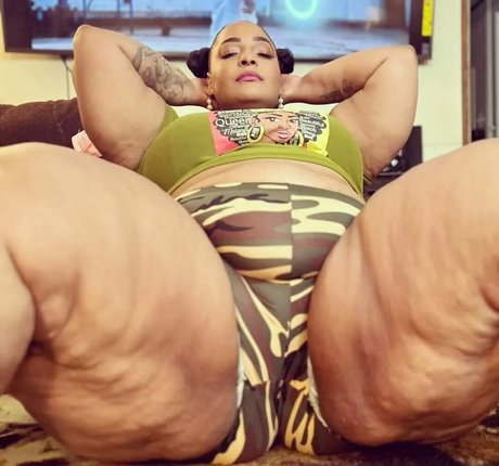 Assoholic22 nude pornstar picture