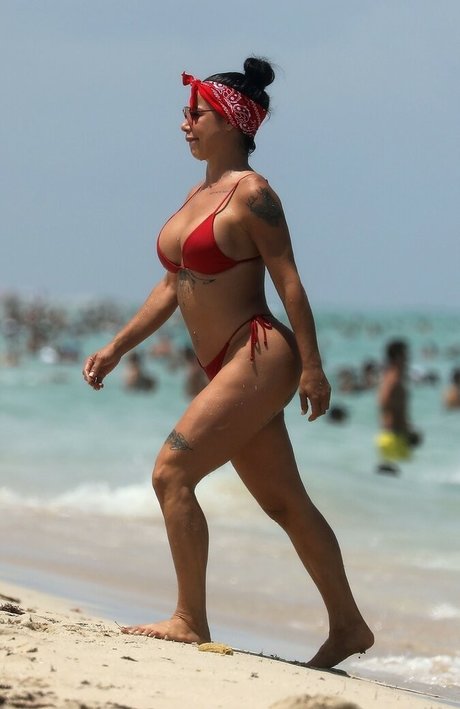 Lis Vega high quality model image