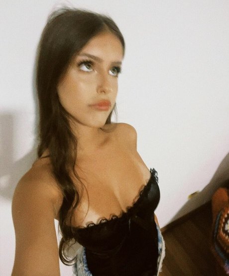 izaalmeidaa__ perfect actress picture