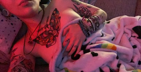 zamoraaof model erotic picture