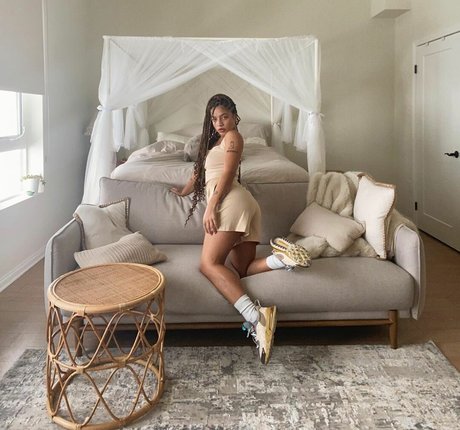 Kiana Lede top star archive