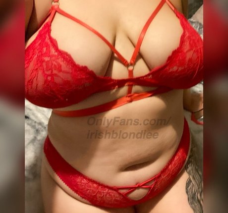 Irishblondiee model naked image
