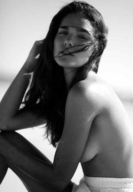 Noya Ariely model porn galleries