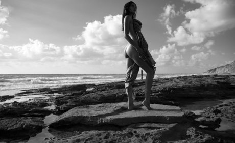 Noya Ariely naked pornstar gallery